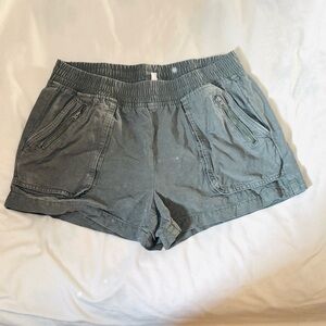 Aerie cargo shorts army green